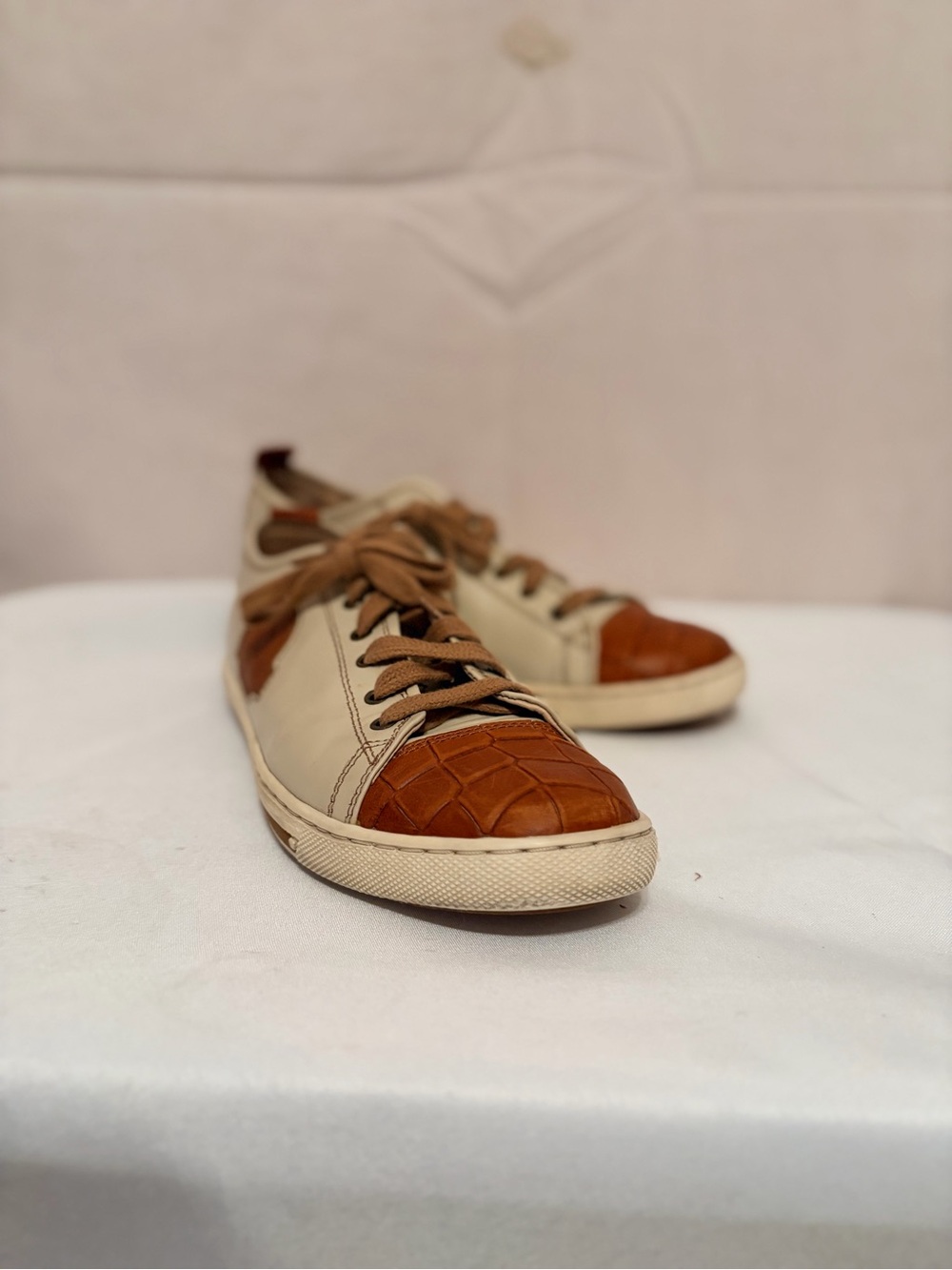 Vintage Men’s Lanvin croc-embossed leather low-top sneakers. EU 38 US 5.5